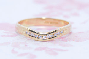 18ct Yellow Gold and Diamond shaped band