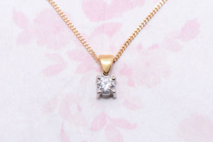 Diamond pendant necklace