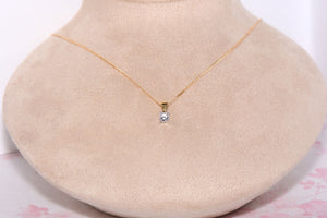 Diamond pendant necklace