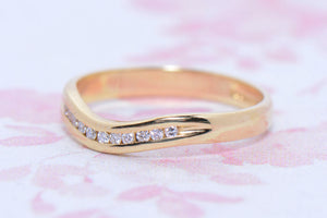 18ct Yellow Gold and Diamond shaped band