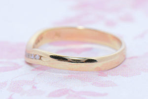 18ct Yellow Gold and Diamond shaped band