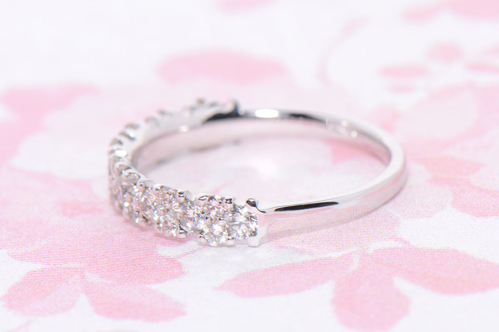 18ct White Gold and Diamond ring