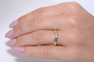 18ct Yellow Gold and Diamond shaped band