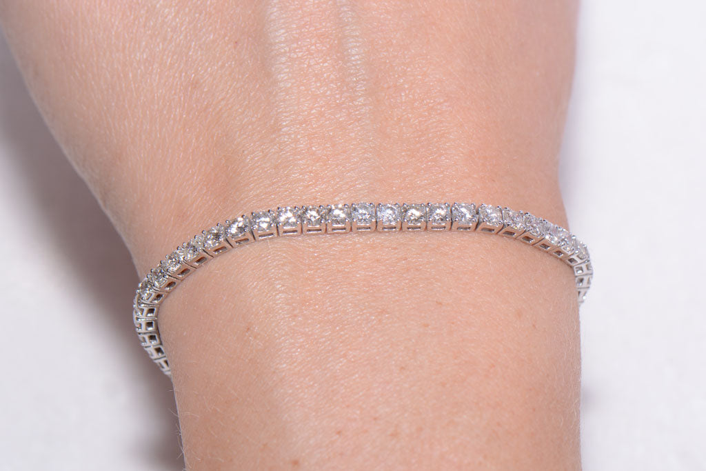 18ct White Gold and Diamond Line Bracelet